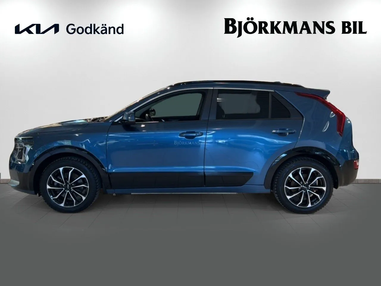 Vehicle image 16