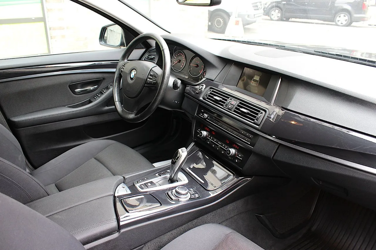 Vehicle image 21