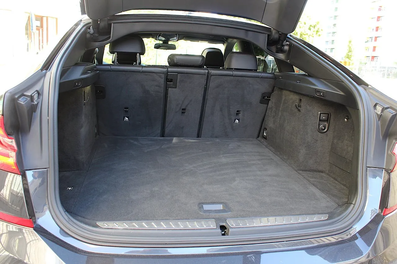 Vehicle image 18