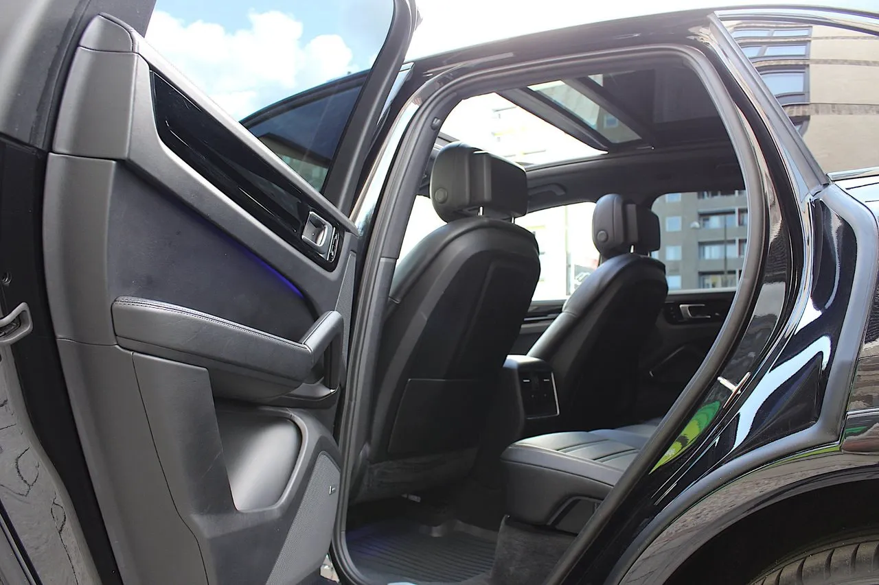 Vehicle image 20
