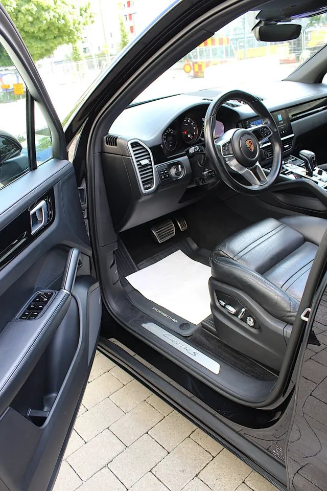Vehicle image 30
