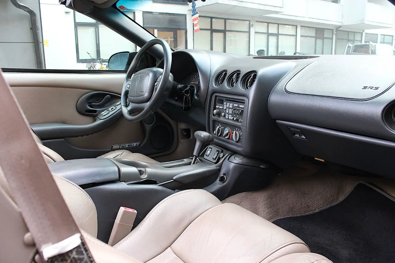 Vehicle image 18