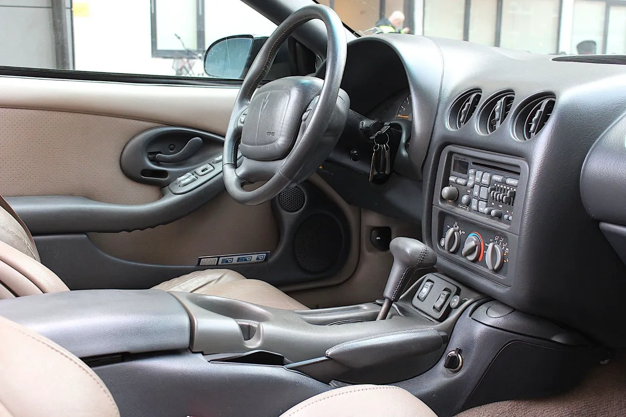 Vehicle image 19