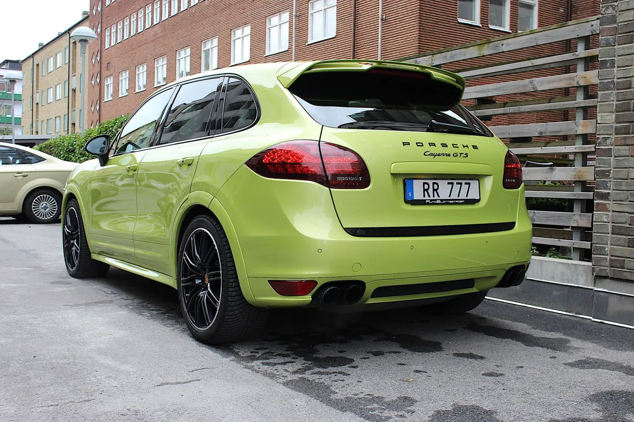 Vehicle image 10