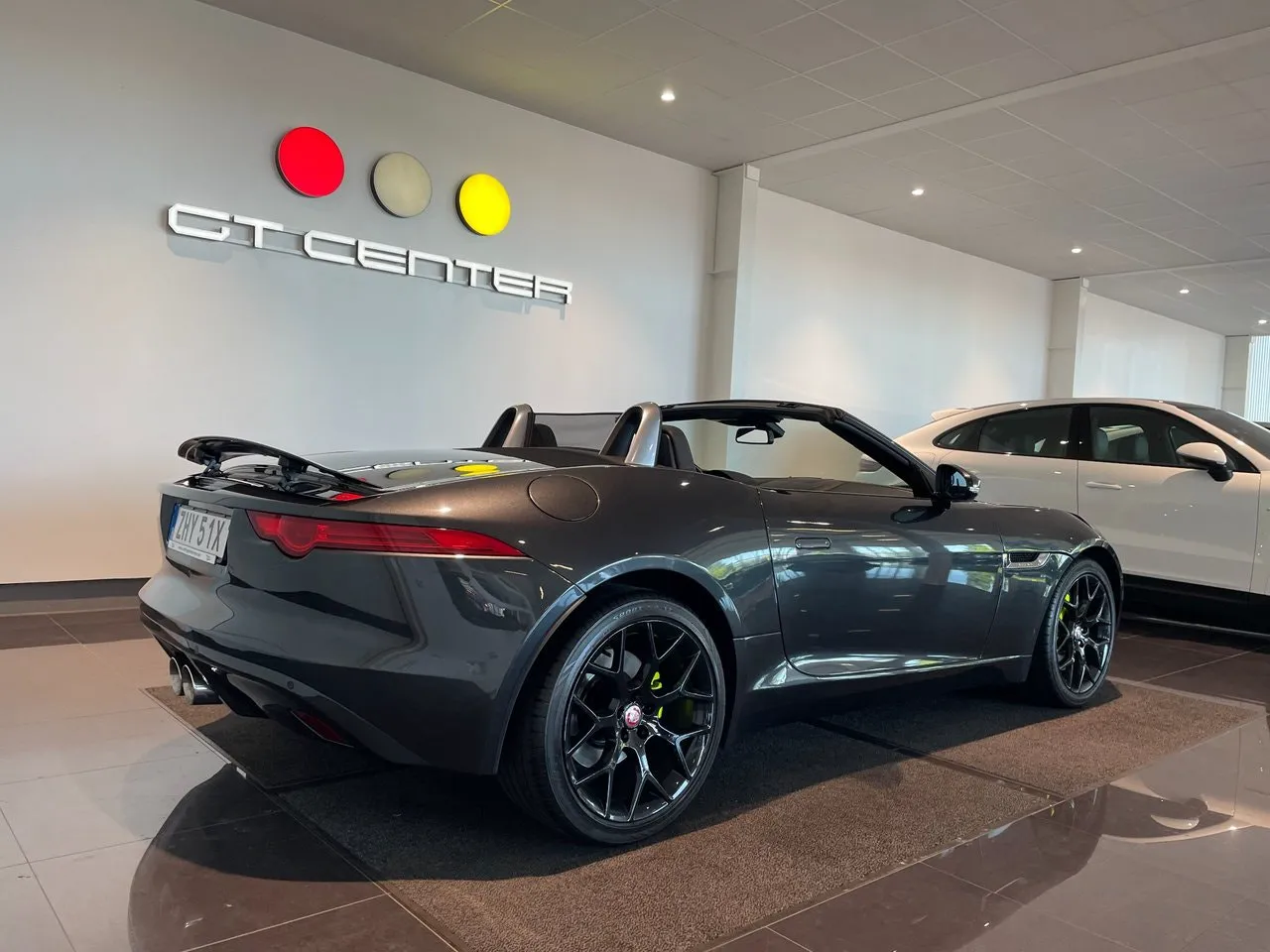 Vehicle image 9