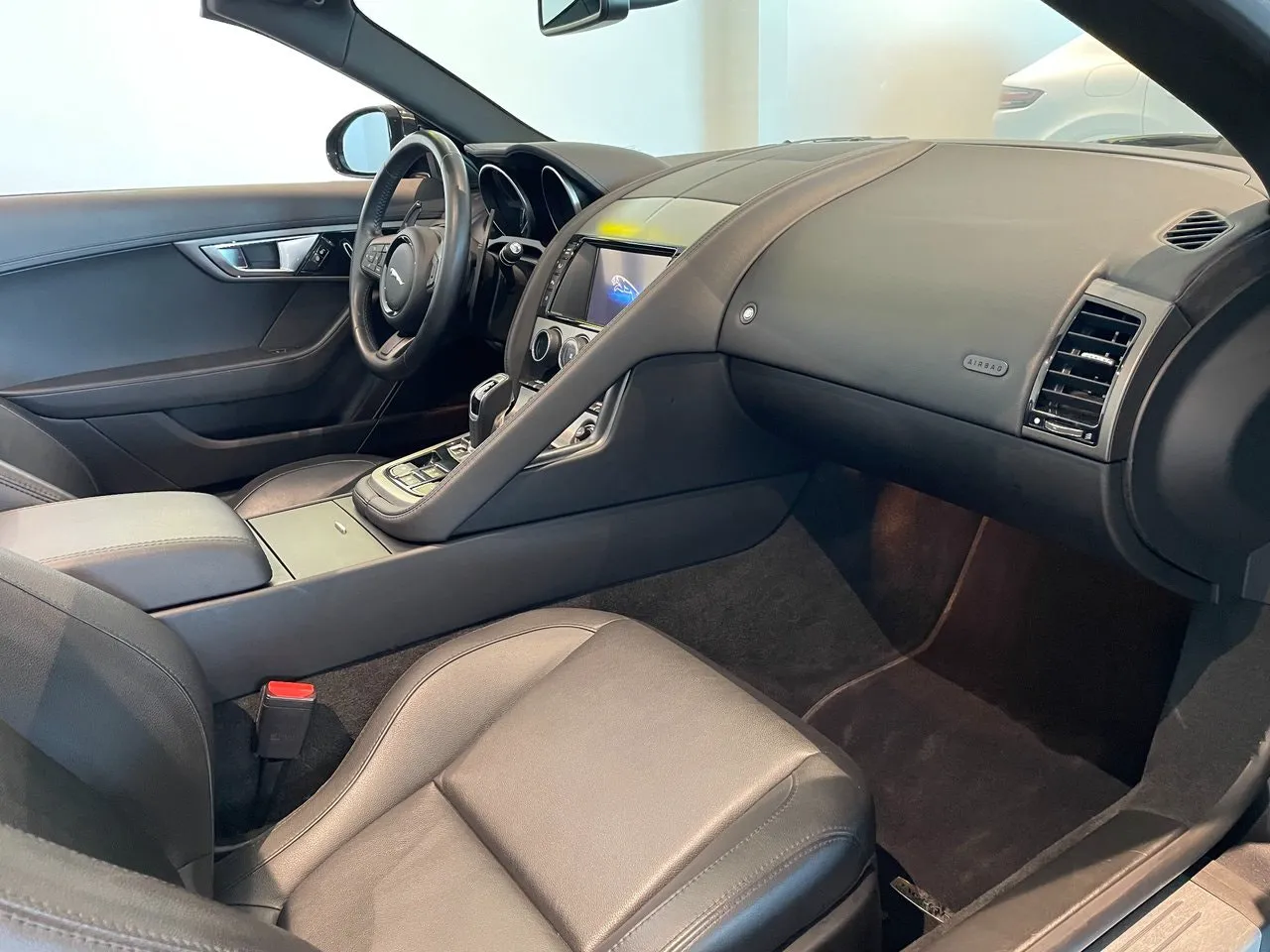 Vehicle image 14