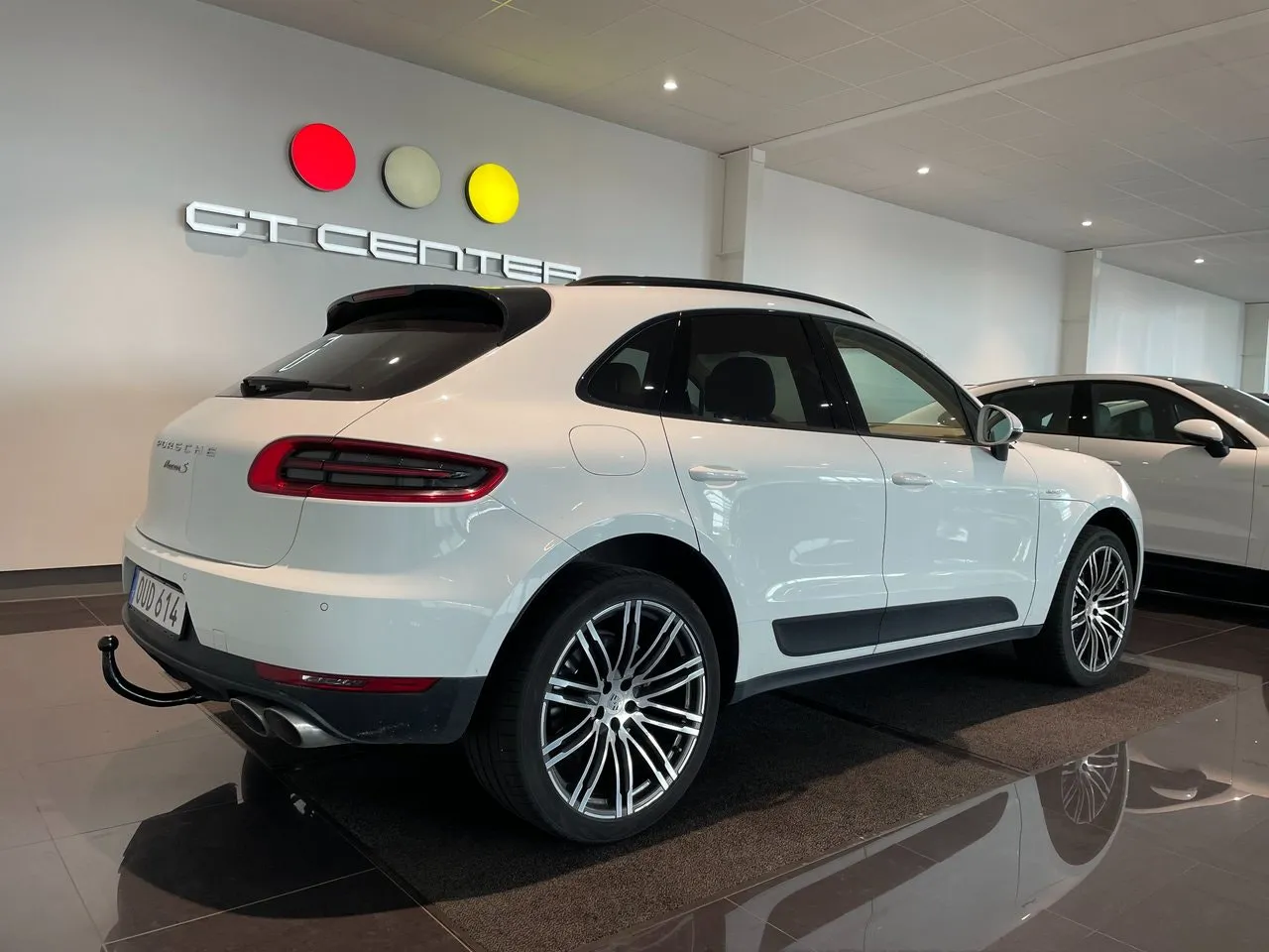 Vehicle image 7