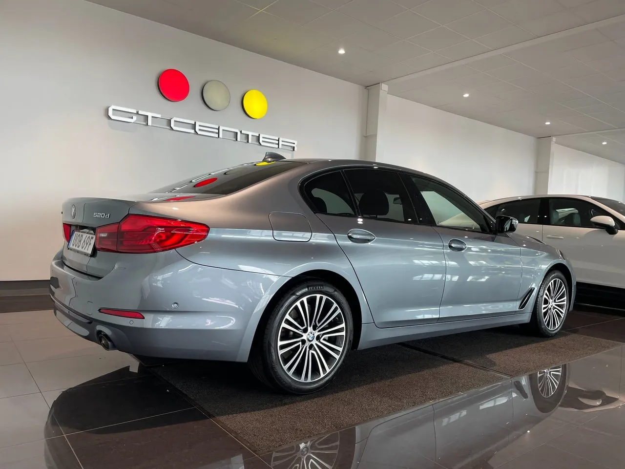 Vehicle image 7