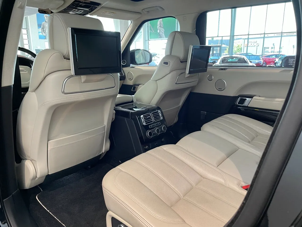 Vehicle image 15