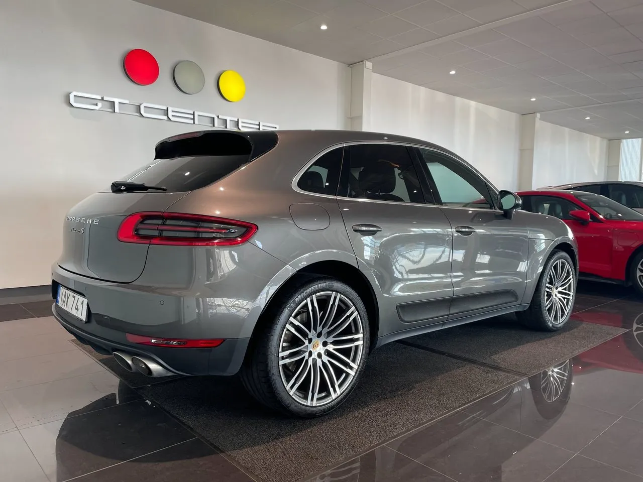 Vehicle image 5