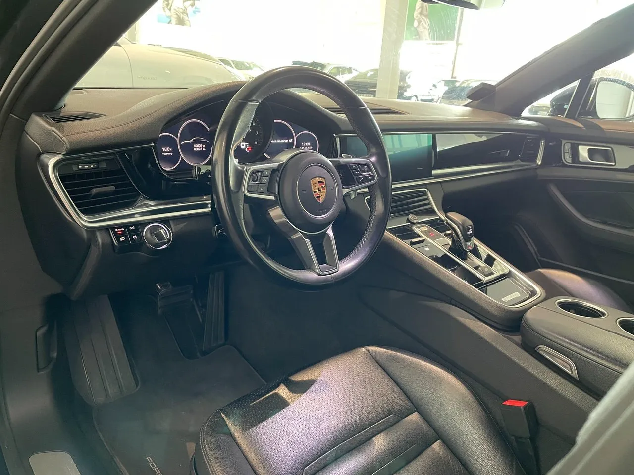 Vehicle image 6