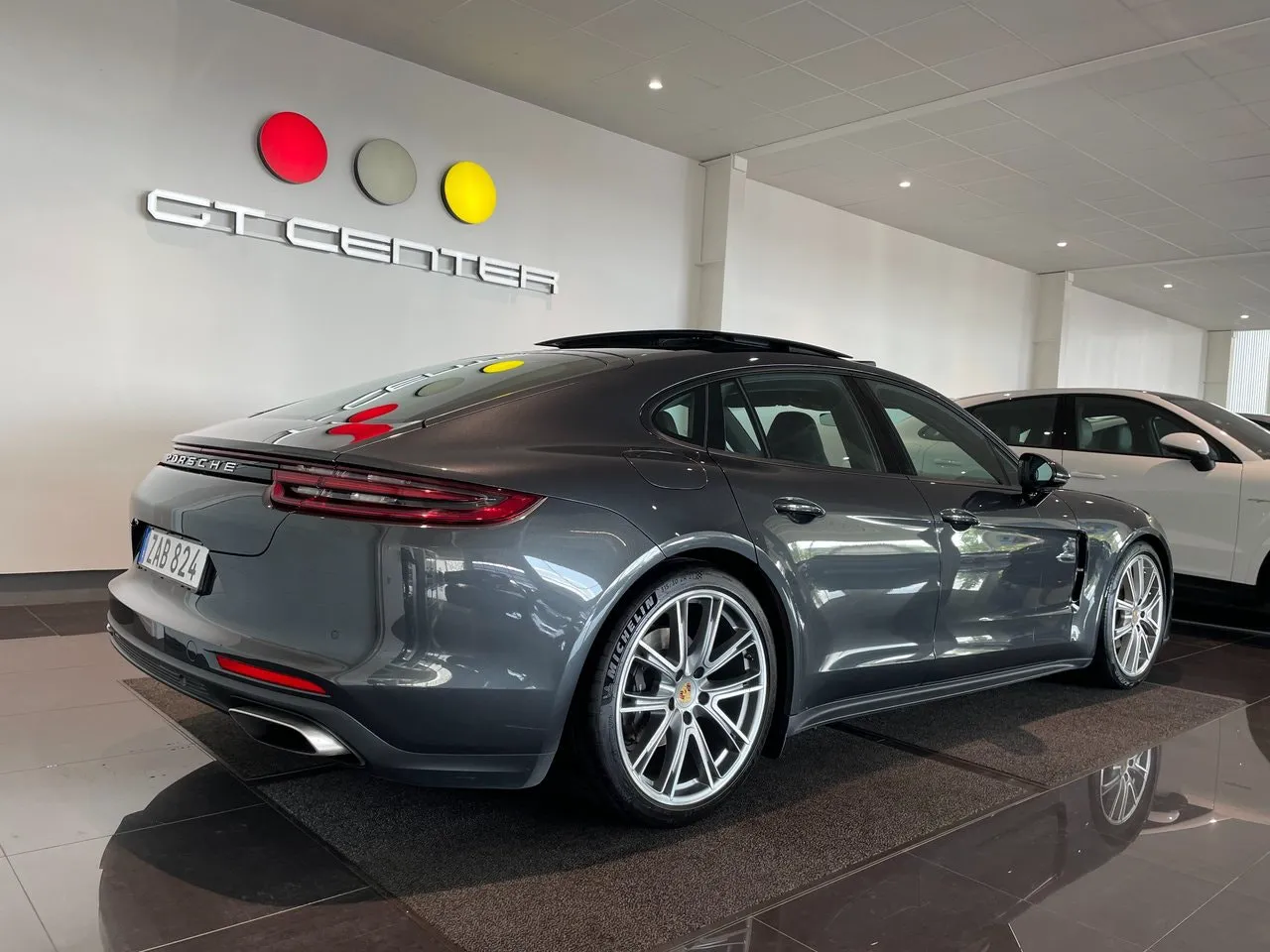 Vehicle image 5