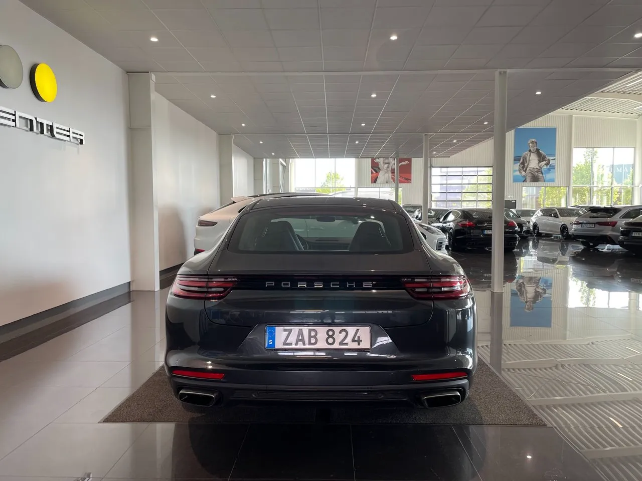 Vehicle image 4