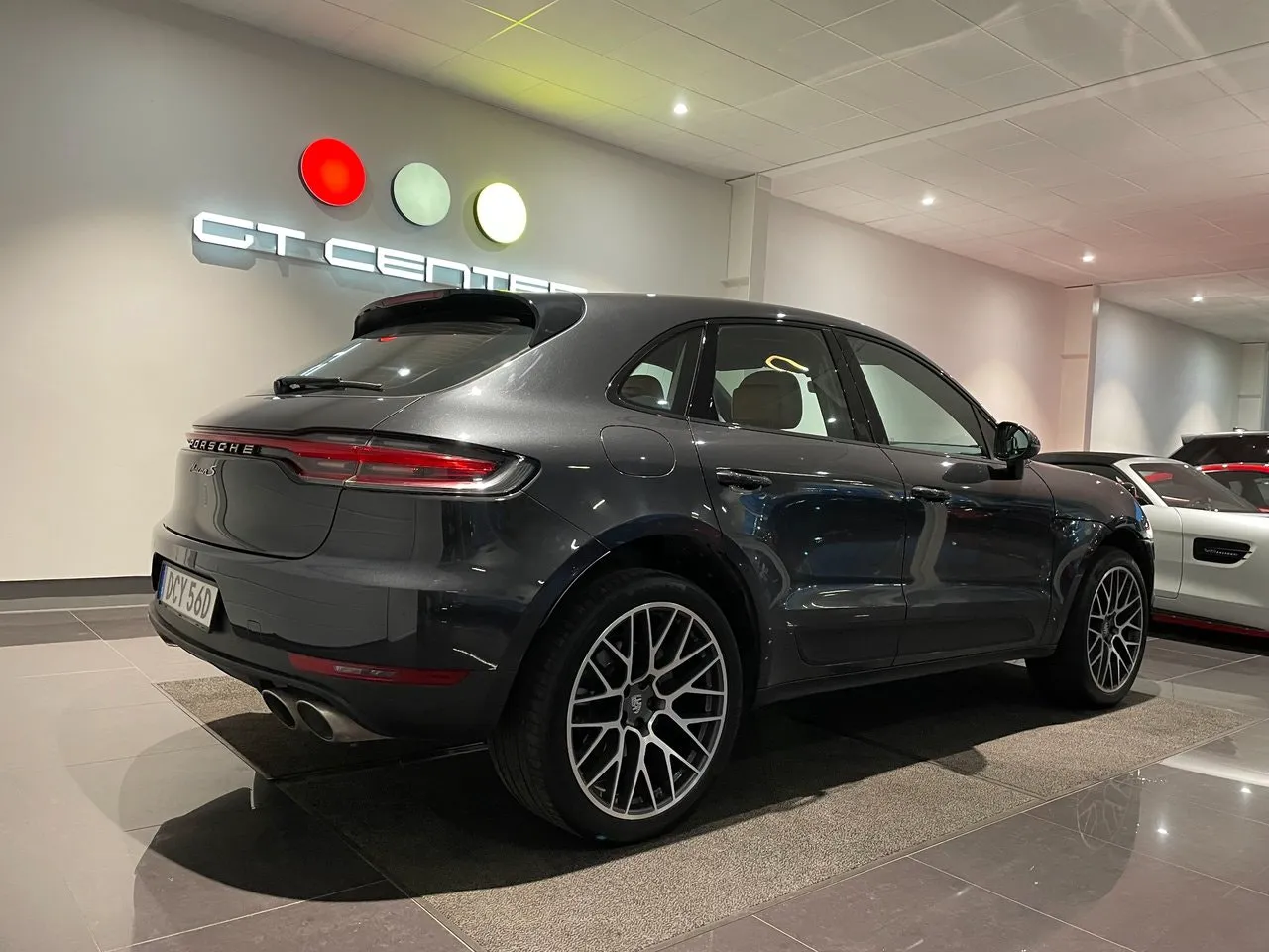 Vehicle image 6