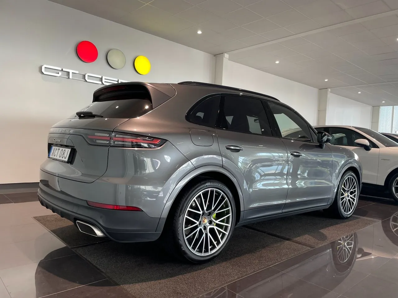 Vehicle image 5