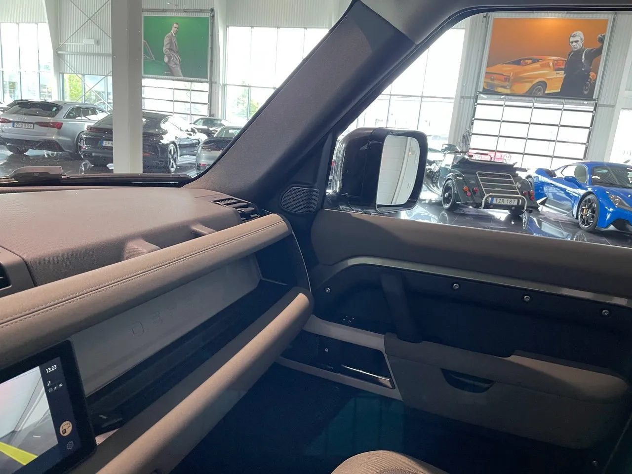 Vehicle image 15