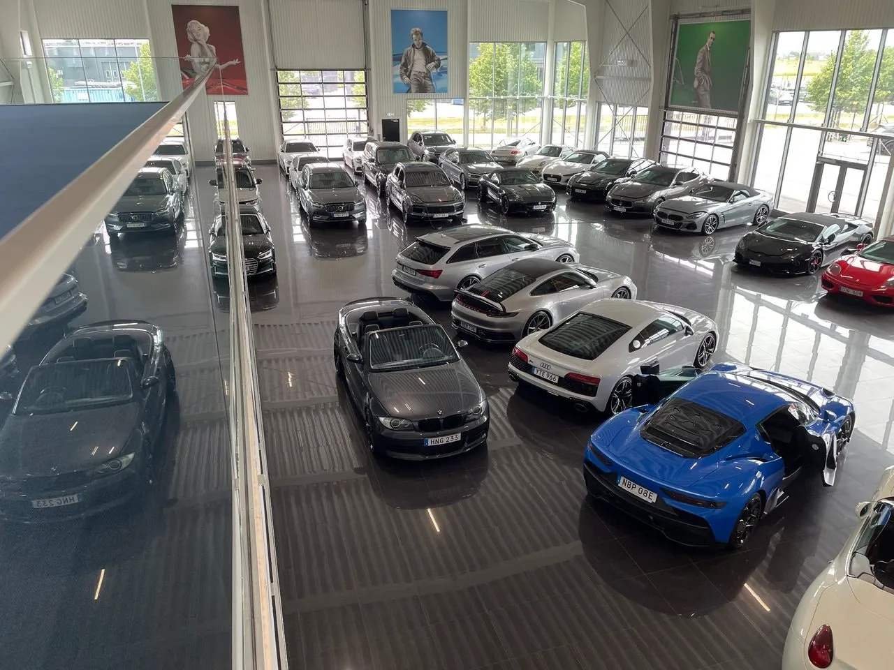 Vehicle image 6