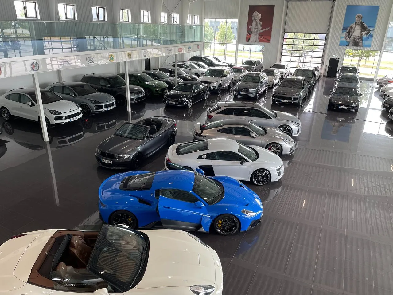 Vehicle image 7