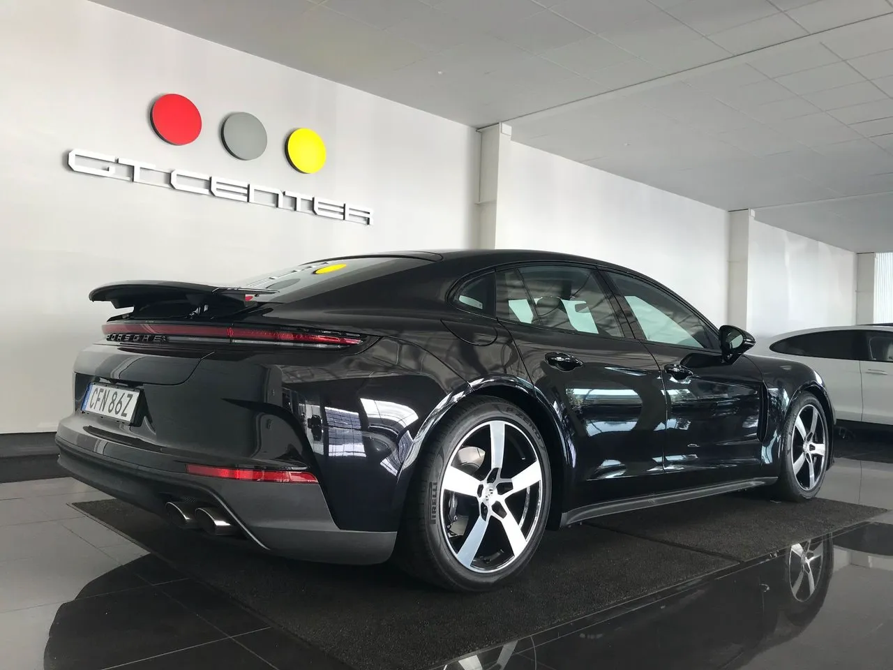 Vehicle image 4