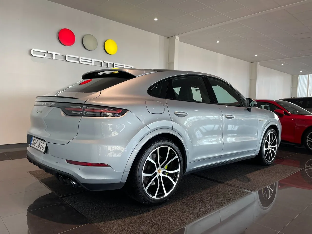 Vehicle image 5