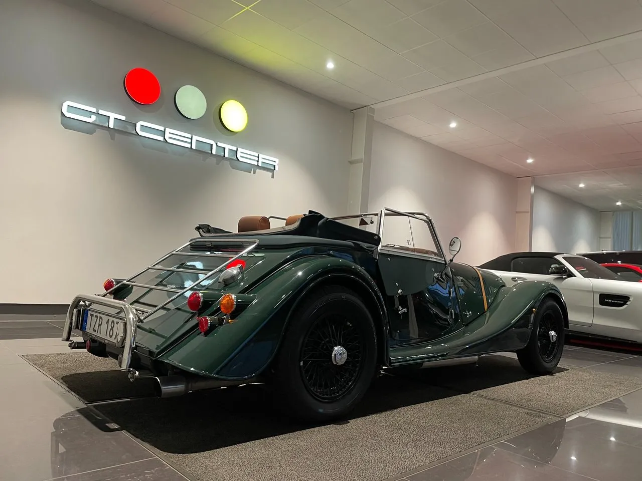 Vehicle image 7