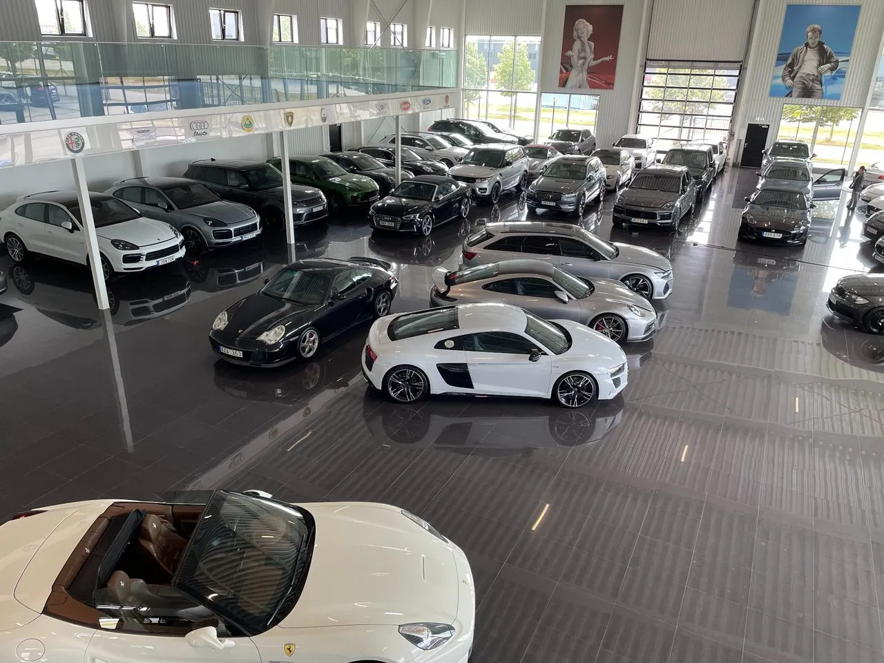 Vehicle image 6