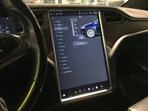 Tesla Model X bild 11