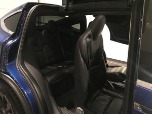 Tesla Model X bild 14