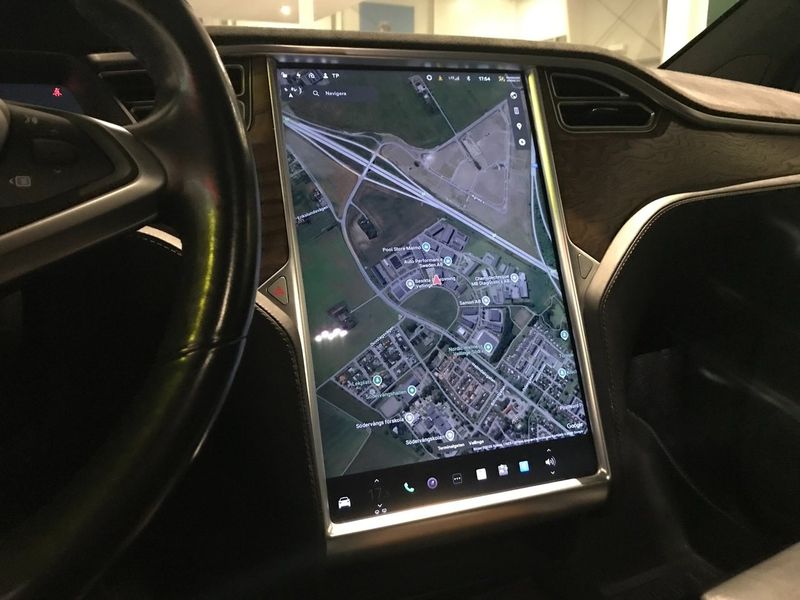 Tesla Model X bild 6