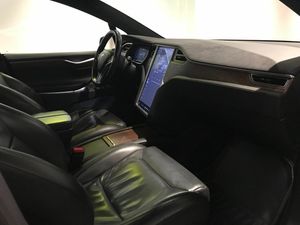 Tesla Model X bild 13