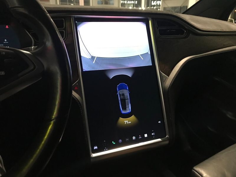 Tesla Model X bild 12