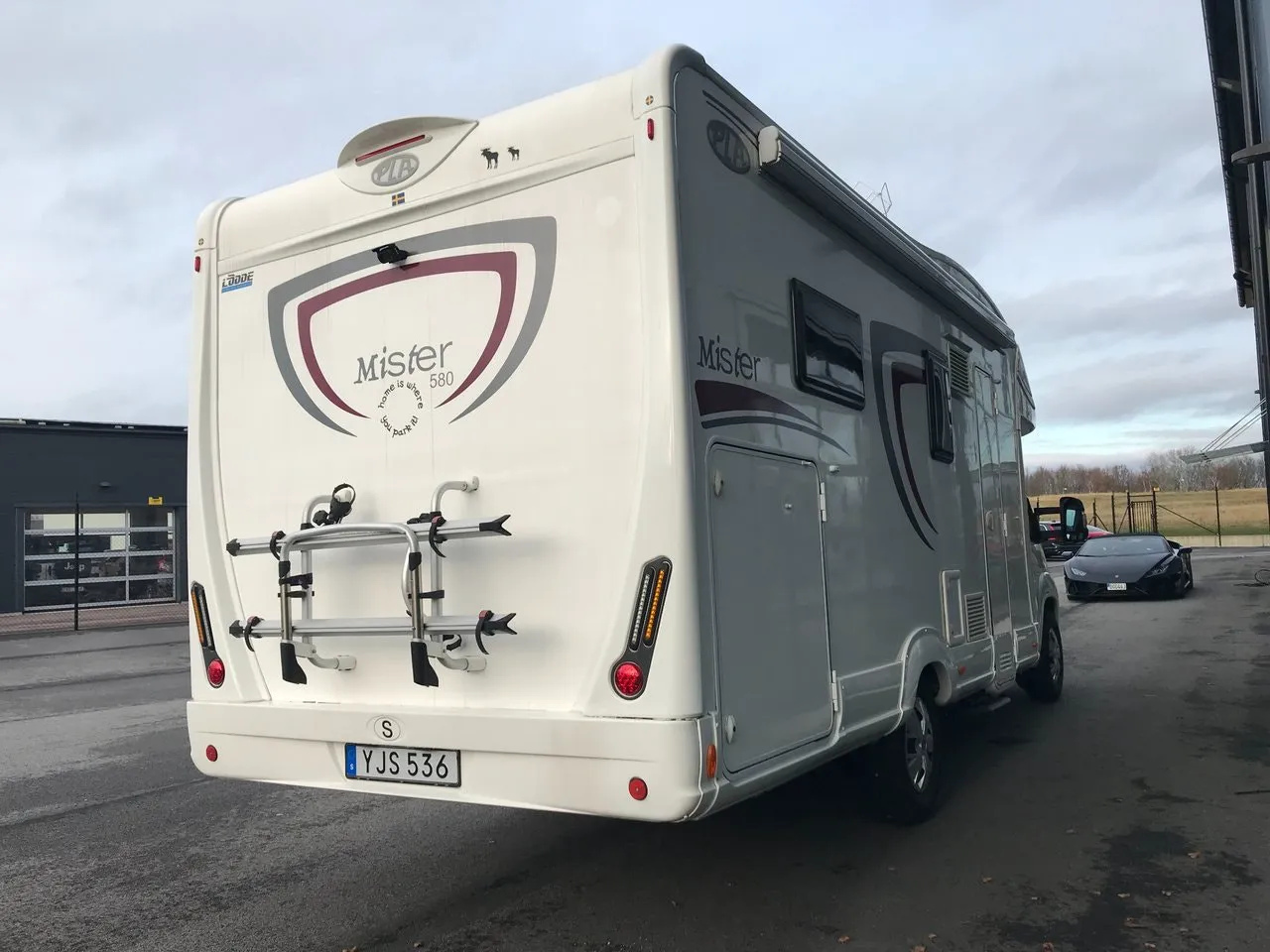 Vehicle image 4