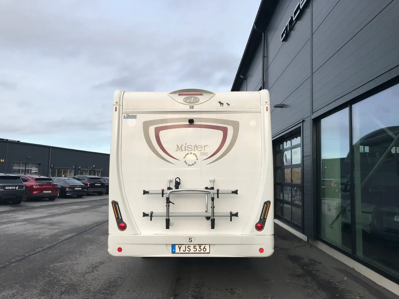 Vehicle image 3