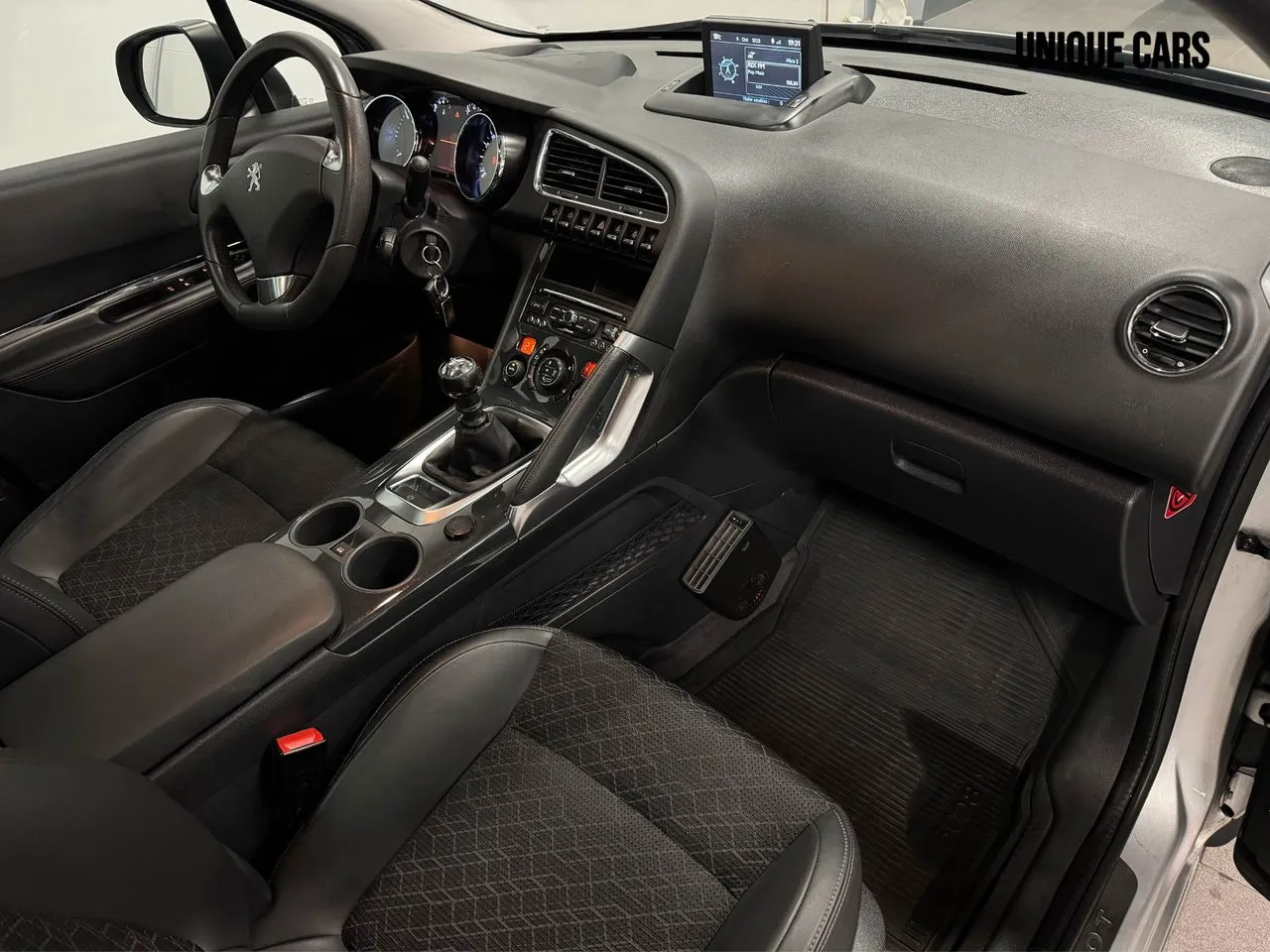 Vehicle image 25