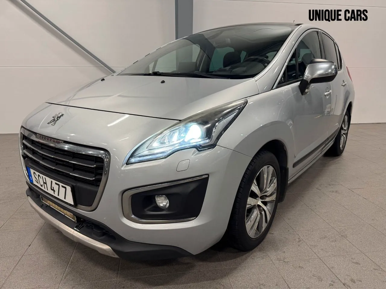 Vehicle image 14