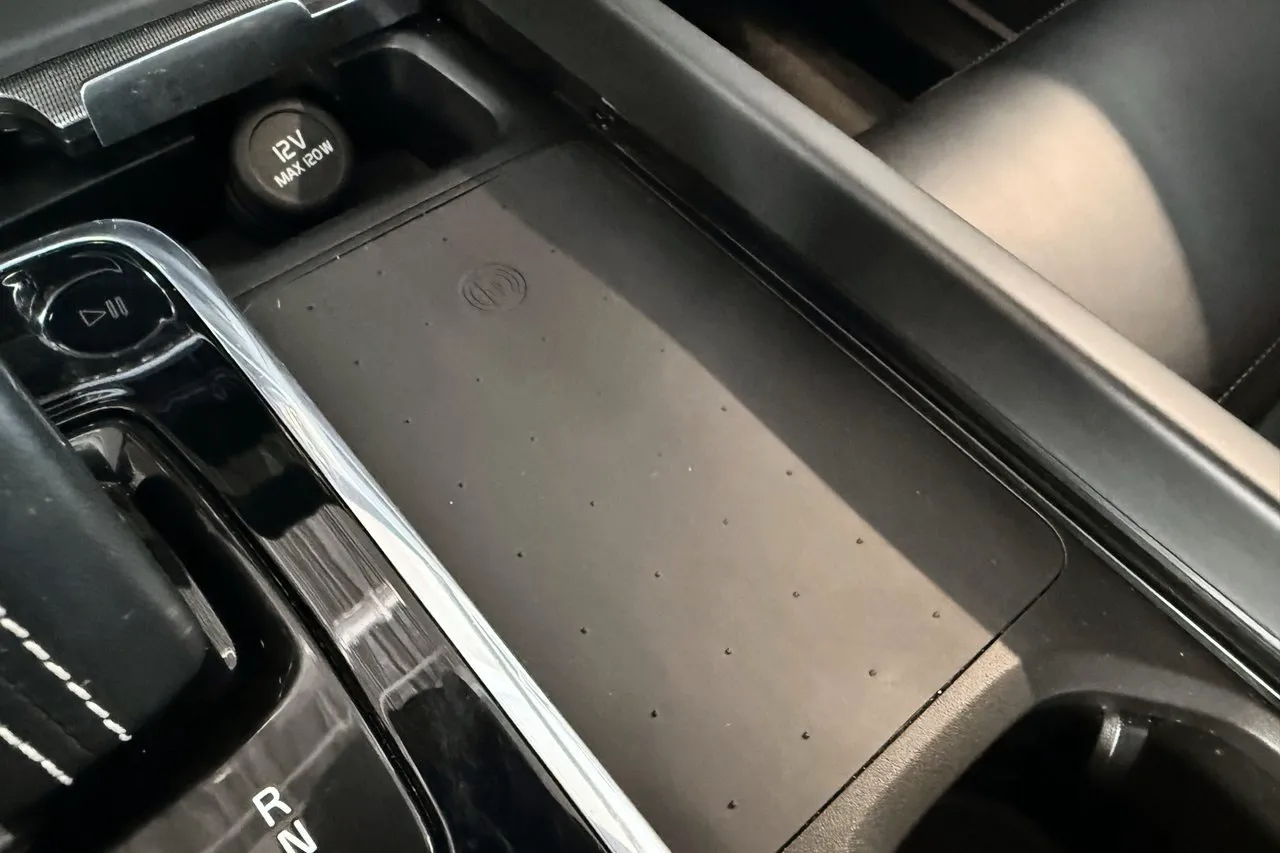 Vehicle image 25