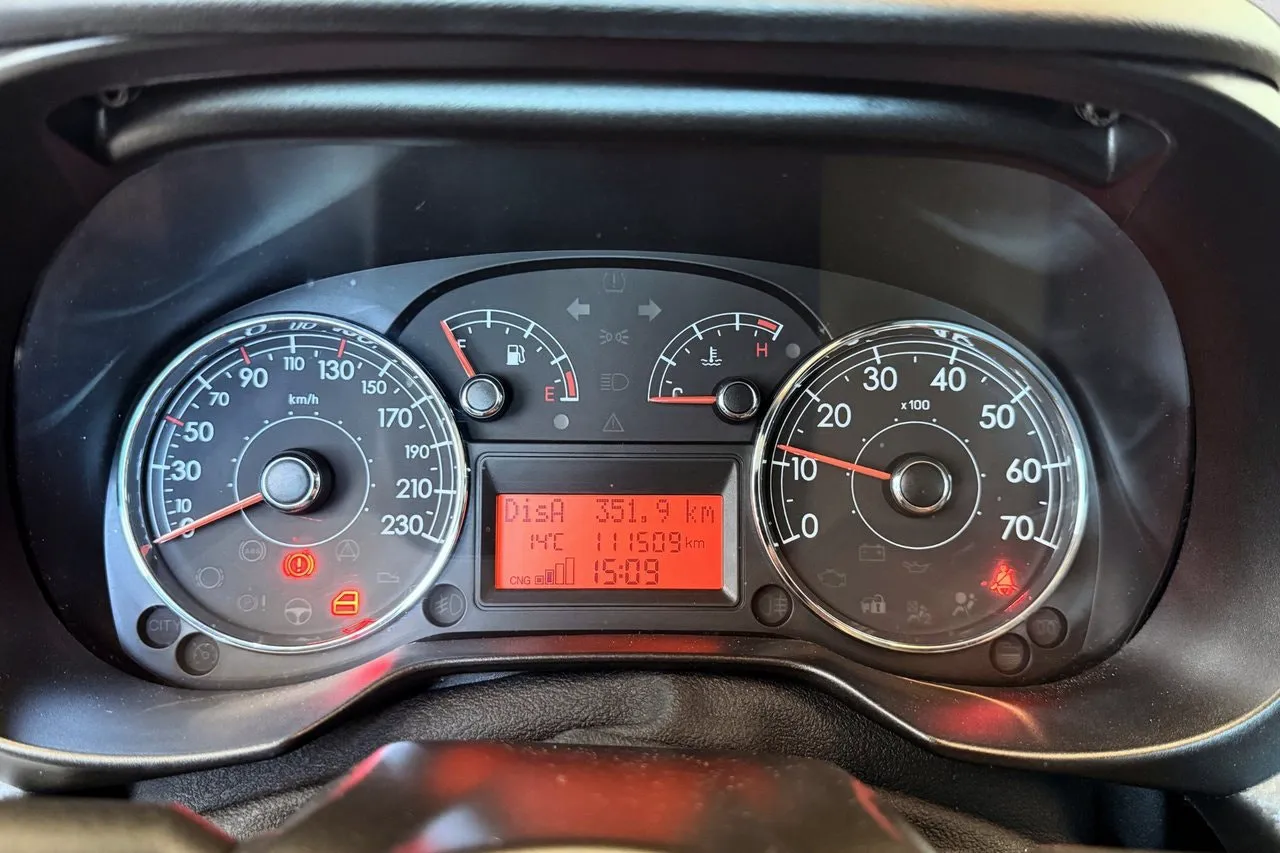 Vehicle image 14