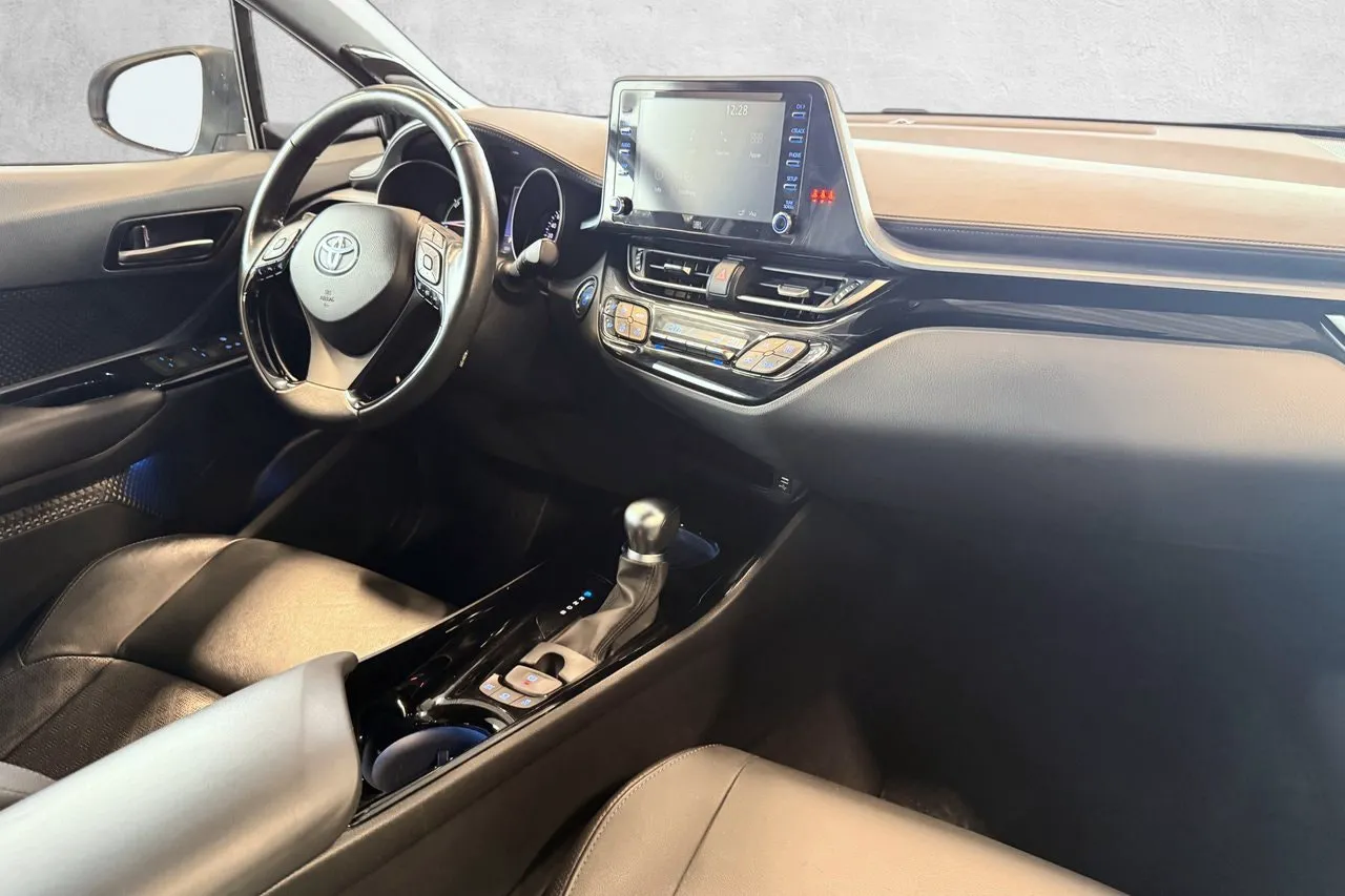 Vehicle image 14