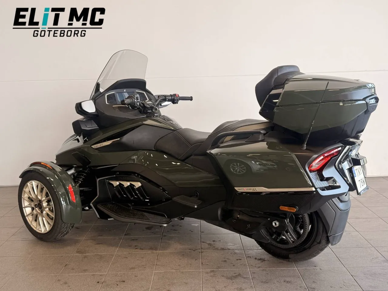 Vehicle image 9