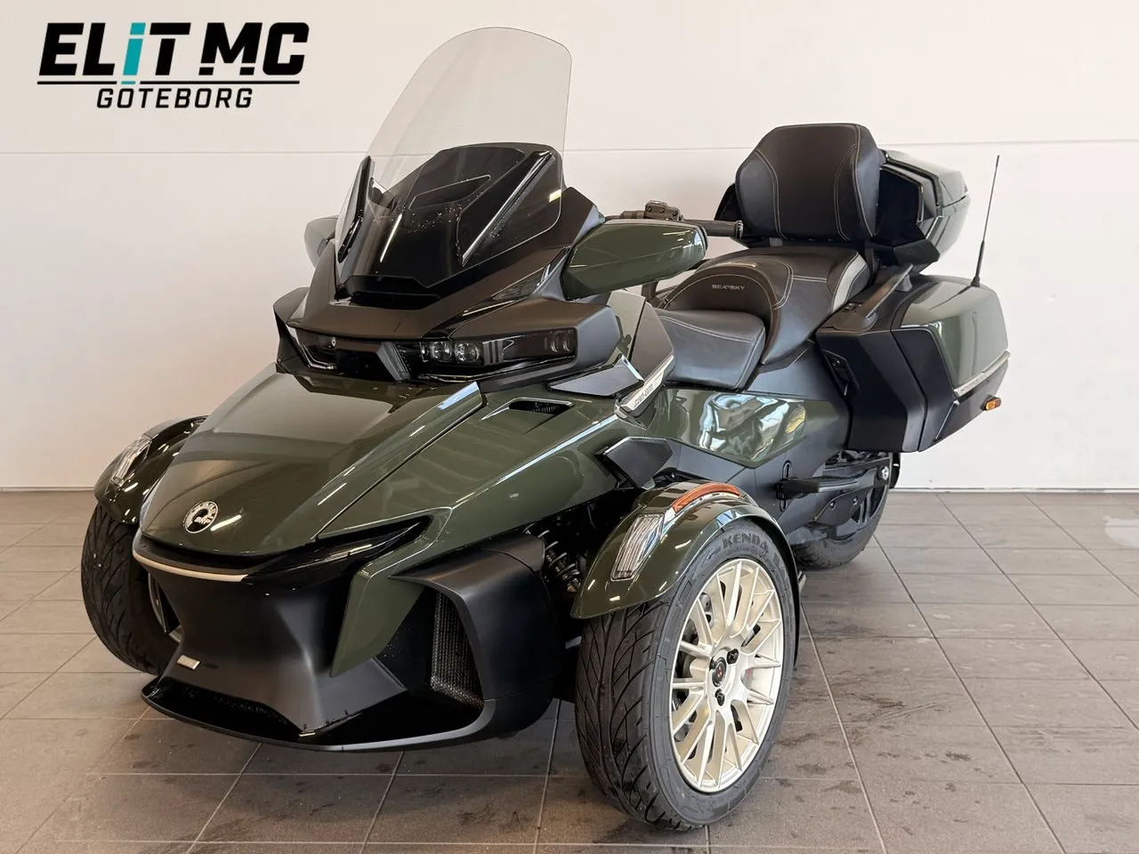 Vehicle image 15