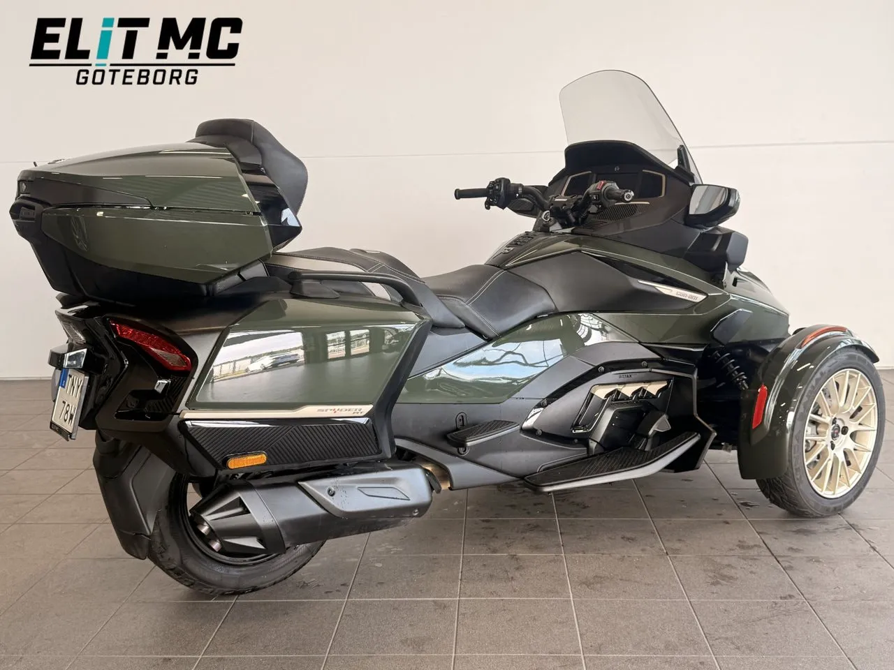 Vehicle image 6