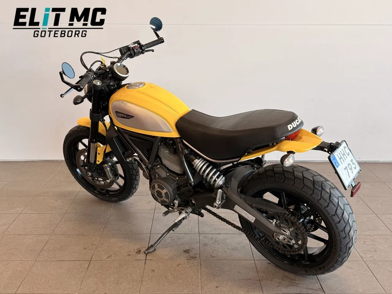 Vehicle image 9