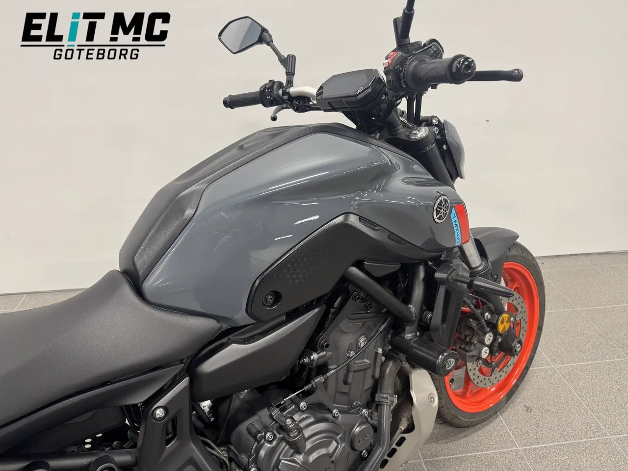 Vehicle image 7