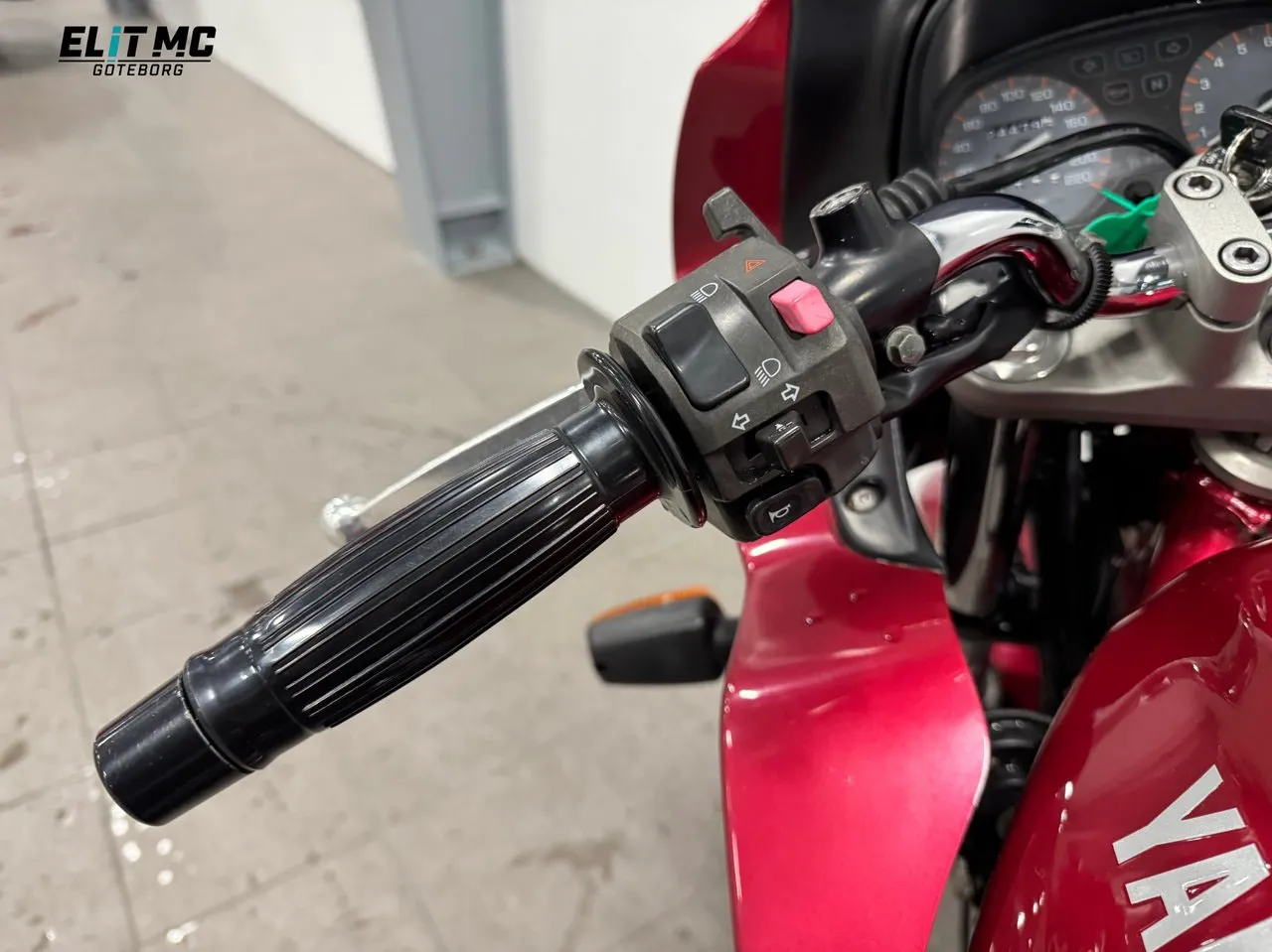 Vehicle image 14