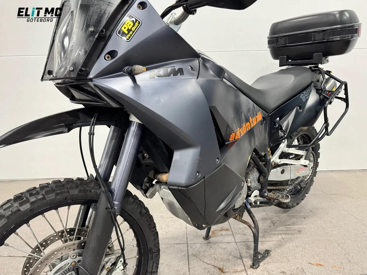 Vehicle image 15