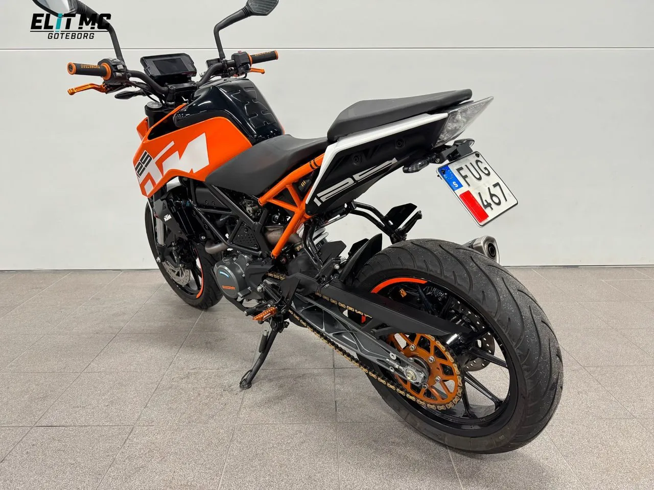 Vehicle image 9