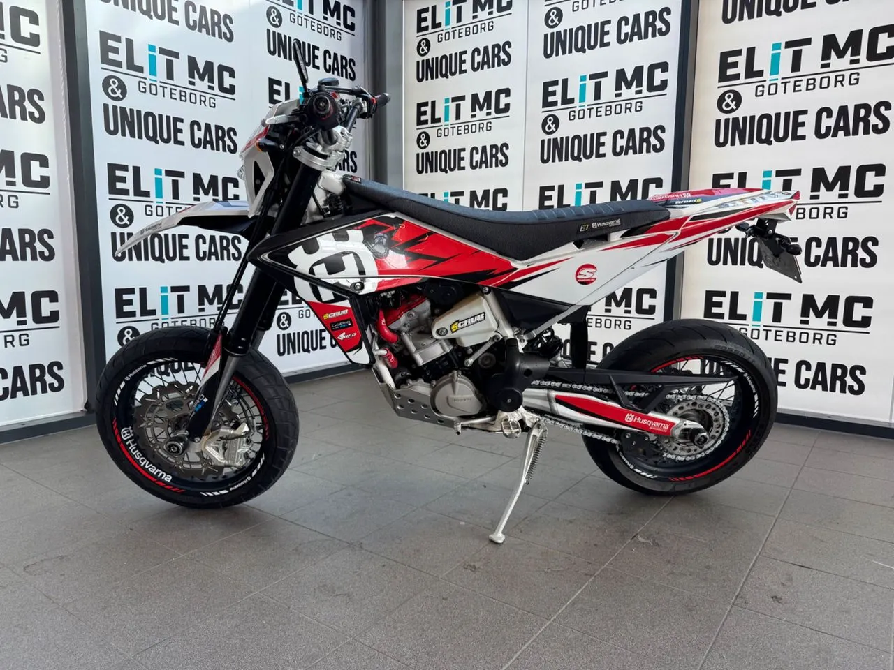 Vehicle image 14