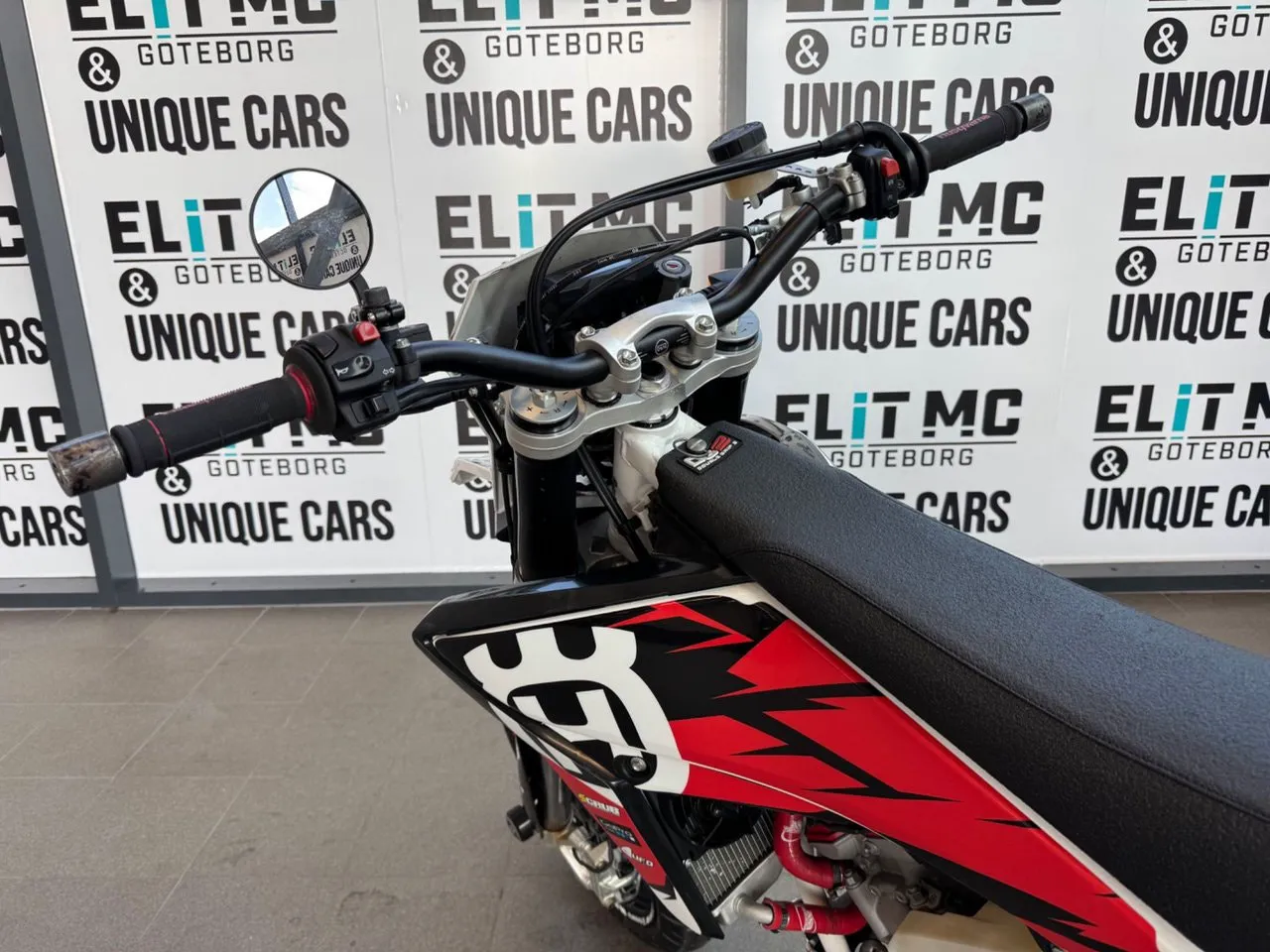 Vehicle image 21