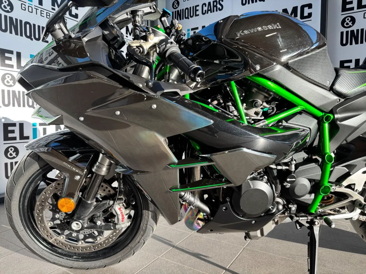 Vehicle image 9