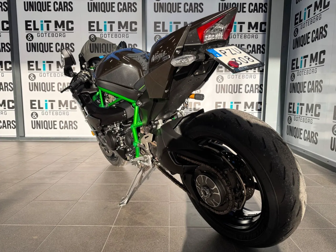 Vehicle image 11